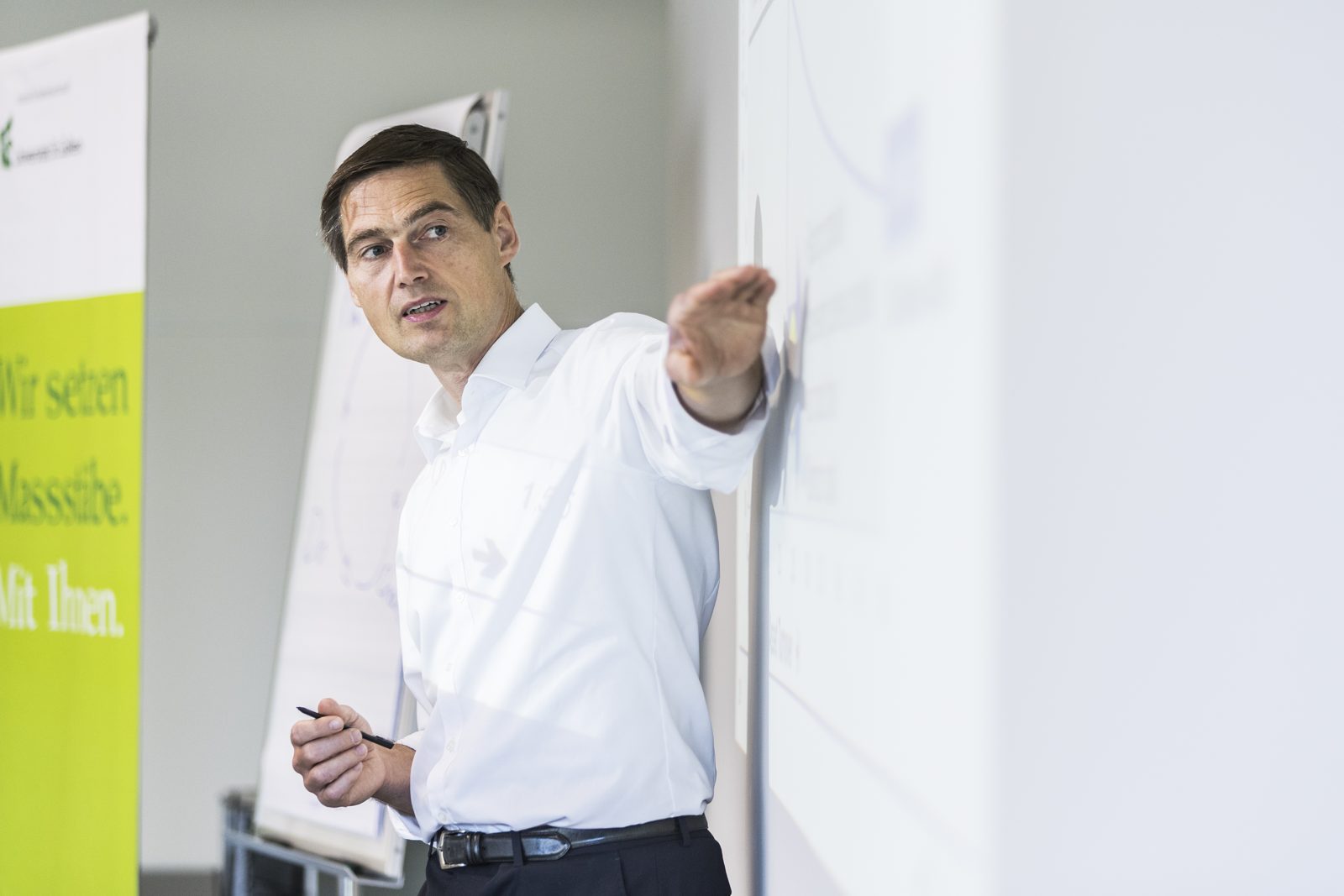 Prof. Dr. Klaus Möller teaching at the University of St.Gallen